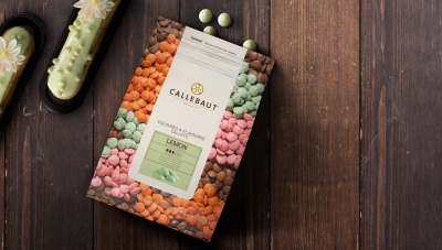 картинка Шоколад Callebaut Lime смесь шоколада белого и глазури (цветной) Каллеты 2,5 кг/шт LEMON-E4-U70 от Торговой Компании "Зима"