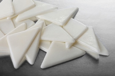 картинка Глазурь кондитерская "Треугольник Белый" (уп 1 кг) от Торговой Компании "Зима"