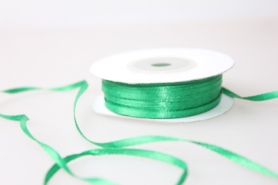 картинка Лента атласная ЗЕЛЕНАЯ 3 мм,100 м 10696 от Торговой Компании "Зима"