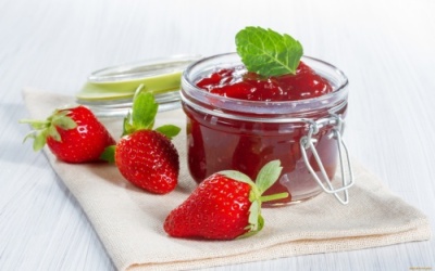 картинка Конфитюр деликатесный Клубничный с кусочками Т (ведро 12,5 кг) БРЯНСК от Торговой Компании "Зима"