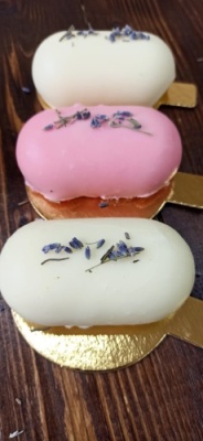 картинка Ганаш белый шоколад Hallipso со вкусом Малины (ведро 3 кг) от Торговой Компании "Зима"